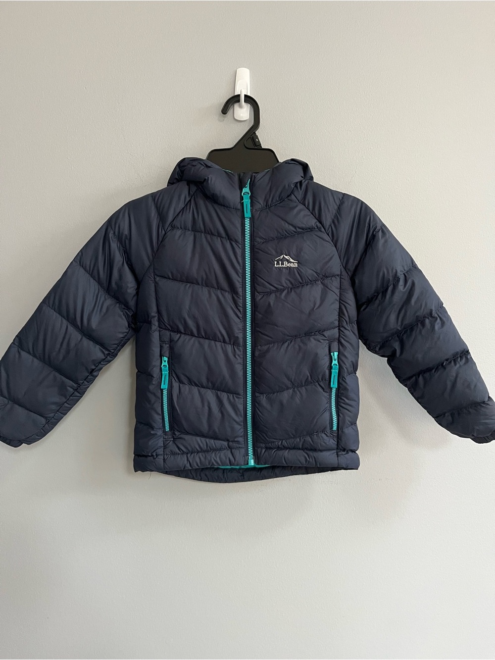 L.L. Bean Kids Ultralight 650 Down Jacket Size 4 Winter Packable Cozy